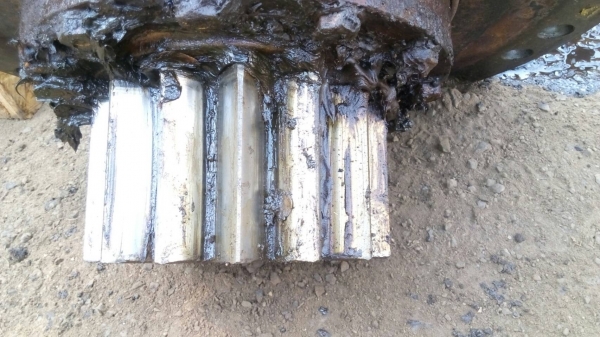 ขายมอเตอร์สวิงรถแมคโครุ่น 200. ทั้งโคมัสสุ โกเบ ฮิตาชิ แคท ขายทั้งลูกหรือแยกท่อนบนท่อนล่าง  สนใจติดต่อ สมศักดิ์ เวียงแก้ว เบอร์ 089-21-5130