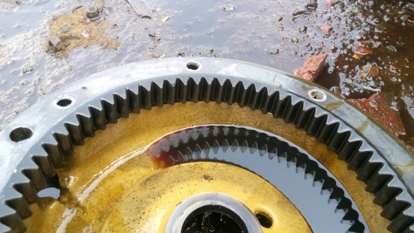 ขายมอเตอร์สวิงรถแมคโครุ่น 200. ทั้งโคมัสสุ โกเบ ฮิตาชิ แคท ขายทั้งลูกหรือแยกท่อนบนท่อนล่าง  สนใจติดต่อ สมศักดิ์ เวียงแก้ว เบอร์ 089-21-5130