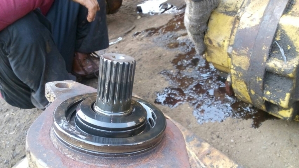 ขายมอเตอร์สวิงรถแมคโครุ่น 200. ทั้งโคมัสสุ โกเบ ฮิตาชิ แคท ขายทั้งลูกหรือแยกท่อนบนท่อนล่าง  สนใจติดต่อ สมศักดิ์ เวียงแก้ว เบอร์ 089-21-5130