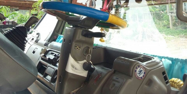 หกล้อ อีซูชุ NPR120ปี40ช่วงยาว5ม สภาพดีเดิมๆสวยพร้อมใช้ ทะเบียนพร้อมโอน