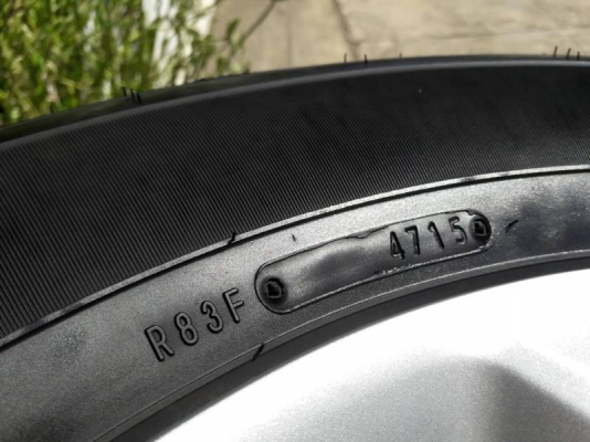 ล้อ Nissan navara ขอบ 16 พร้อมยาง 255 /70/15 ปลายปี 15