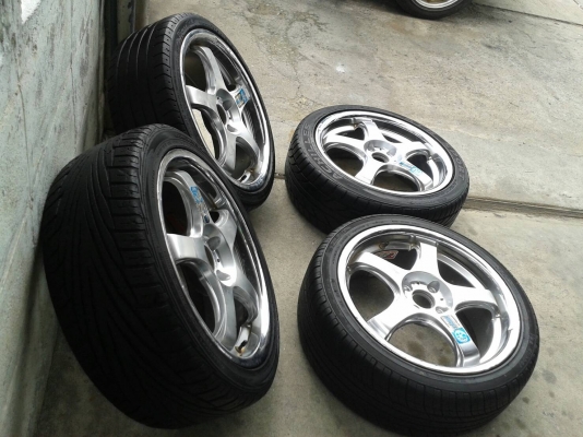 ขอบ17นิ้ว4รู100 พร้อมยาง สวยๆ 4 ล้อ ราคา 6800 บาท