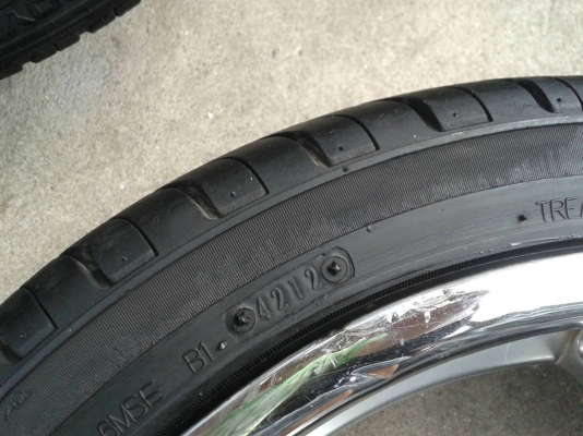 ขอบ17นิ้ว4รู100 พร้อมยาง สวยๆ 4 ล้อ ราคา 6800 บาท