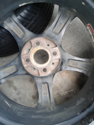 ขอบ17นิ้ว4รู100 พร้อมยาง สวยๆ 4 ล้อ ราคา 6800 บาท