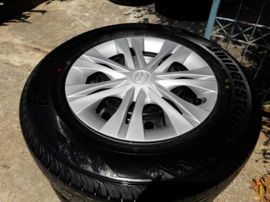 ล้อกะทะขอบ 15 5รู 114 พร้อมยาง 205/70/15 ถอดป้ายแดงชุดล่ะ 8800