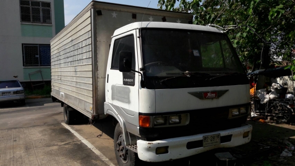 รถบรรทุก 6 ล้อใหญ่ HINO รุ่นKM350 ตู้แห้ง ปี 21 เครื่อง 120 แรง ราคา 168,000 บ.รถอยู่สายใหม กทม.