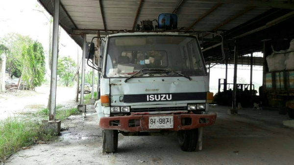 ขาย 350000 บาท  10ล้อติดเครนขยุ้ม   เอกสารทะเบียนพร้อมโอ น