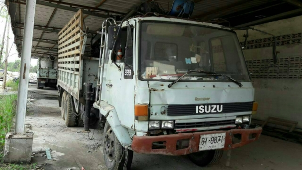 ขาย 350000 บาท  10ล้อติดเครนขยุ้ม   เอกสารทะเบียนพร้อมโอ น