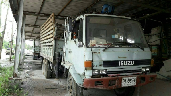 ขาย 350000 บาท  10ล้อติดเครนขยุ้ม   เอกสารทะเบียนพร้อมโอ น