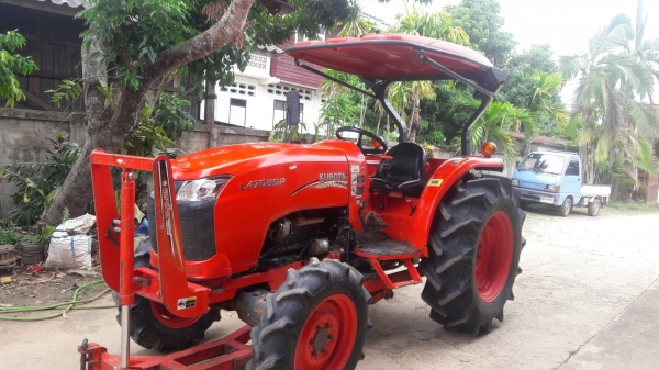ขายรถไถ KUBOTA L4708 SP สภาพดีเดิมๆพร้อมใช้งาน อุปกรณ์ครบ 2 ชิ้นมีพร้อมดันหน้าและ ผานพรวน