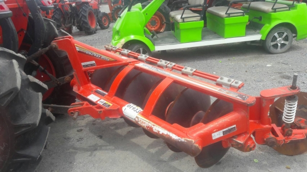 ขายรถไถ KUBOTA L4708 SP สภาพดีเดิมๆพร้อมใช้งาน อุปกรณ์ครบ 2 ชิ้นมีพร้อมดันหน้าและ ผานพรวน