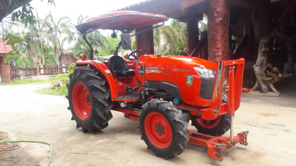 ขายรถไถ KUBOTA L4708 SP สภาพดีเดิมๆพร้อมใช้งาน อุปกรณ์ครบ 2 ชิ้นมีพร้อมดันหน้าและ ผานพรวน