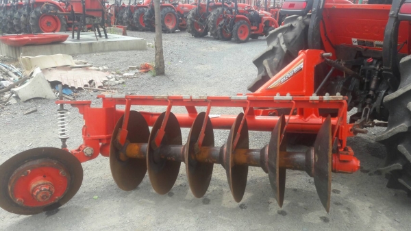 ขายรถไถ KUBOTA L4708 SP สภาพดีเดิมๆพร้อมใช้งาน อุปกรณ์ครบ 2 ชิ้นมีพร้อมดันหน้าและ ผานพรวน