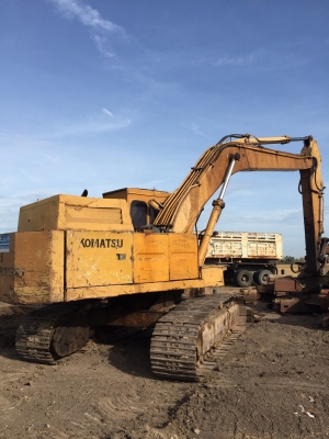 ขาย pc200-2 มีลายหัวเจาะ ดูได้ที่ลาดหลุมแก้ว