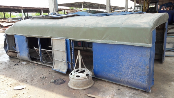 หลังคาร์โครงเหล็ก 6 ล้อ สภาพพร้อมใช้