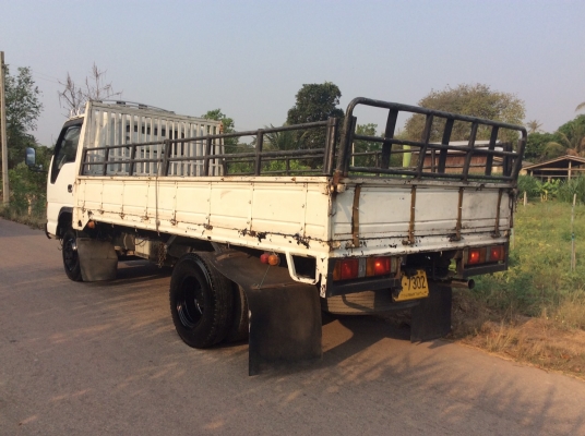 ISUZU 6ล้อ NPR เครื่อง110 แรง  ยาว 4.50ม. เครื่องดี ครัทซีสวย รถไม่ผุ ภาษีไม่ขาด ขาย285,000 บาท ศุภากร 081-1903107 ,081-4252943