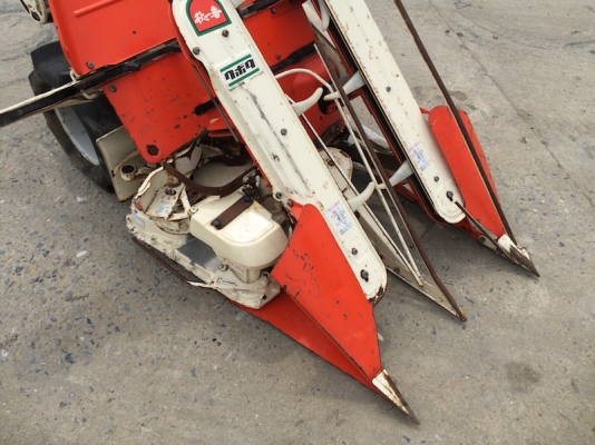 รถเกี่ยวข้าวเดินตาม ยี่ห้อKubota รุ่นใหม่ คันใหญ่2แถว