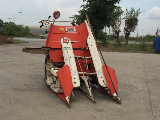 รถเกี่ยวข้าวเดินตาม ยี่ห้อKubota รุ่นใหม่ คันใหญ่2แถว