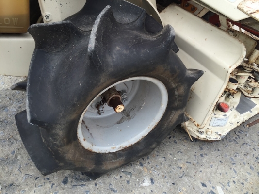 รถเกี่ยวข้าวเดินตาม ยี่ห้อKubota รุ่นใหม่ คันใหญ่2แถว