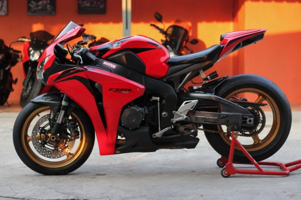 <เอิร์ท พิดโลก>CBR1000RR ปี08 สรรพแท้100\% สภาพสวย