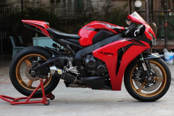 <เอิร์ท พิดโลก>CBR1000RR ปี08 สรรพแท้100\% สภาพสวย