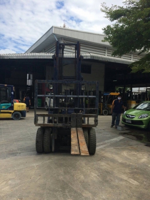 โฟล์คลิฟ Komatsu รุ่น11 ยก 2.5ตัน ดีเซลรถนำเข้า