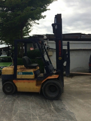 โฟล์คลิฟ Komatsu รุ่น11 ยก 2.5ตัน ดีเซลรถนำเข้า