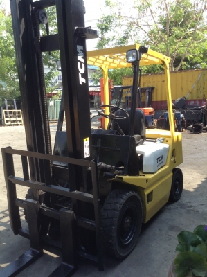 +++ ขายโฟล์คลิฟท์  T.C.M. FD25  ขนาด  2.5  ตัน  เครื่องยนต์ดีเซล  เสา  4  เมตร  เกียร์ธรรมดา  ยางตัน