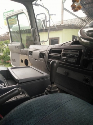 ขายหกล้อเครื่องjo8cอินเตอร์คอมมอลแรล210แรง กระบะยาว6.20เมตร กว้าง2.30เมตร เบรคทิฟฟี่ กระจกไฟฟ้า ยางเรเดียลใหม่หกเส้น แอร์เย็น เครื่องดีมาก คัสซีสวยไม่มีบวม ทะเบียนพร้อมโอน