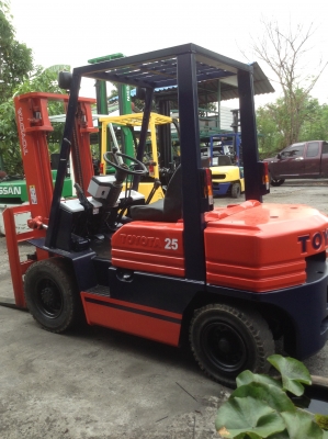 +++ ขายโฟล์คลิฟท์  TOYOTA 5FD25  ขนาด  2.5  ตัน  เครื่องยนต์ดีเซล   เสา  3  เมตร  เกียร์ธรรมดา  ยางตัน
