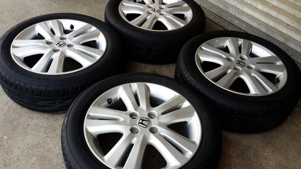 ล้อ honda jazz ตัวท็อป ขอบ16 4รู100 พร้อมยาง