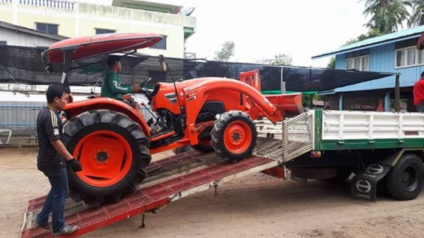 ปัญญาแทรคเตอร์..จัดมาให้ครับ ด่วน!!!คูโบต้า L4708 พร้อมใบมีดคานบนSD181สี สภาพเดิมๆพร้อมเล่มทะเบียน