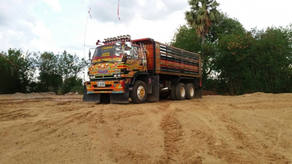 ขอขอบคุณ ลูกค้าจากจันทบุรี มารับรถเรียบร้อย ขอให้ค้าขายร่ำรวยเงินทองไหลมาเทมา( ของฝากอร่อยมากคะ)