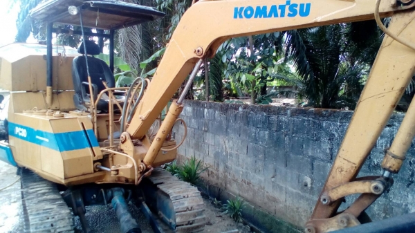รถแบคโฮ KOMATSU  PC - 30 - 3    สนใจติดต่อ  081 - 6079515