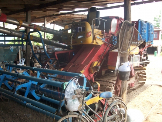 ขายรถเกี่ยว KM 49  พร้อมใช้งาน  เครื่อง  260 แรง เทอร์โบ