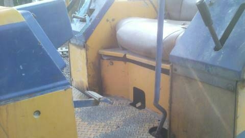 ขายแทรกเตอร์ KOMATSU D20-6 ตีนเป็ด  สภาพสวยพร้อมใช้ติดต่อได้ที่คุณ อ๊อฟ พิจิตร 086-737-9991