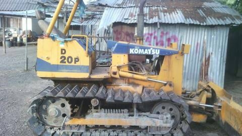 ขายแทรกเตอร์ KOMATSU D20-6 ตีนเป็ด  สภาพสวยพร้อมใช้ติดต่อได้ที่คุณ อ๊อฟ พิจิตร 086-737-9991