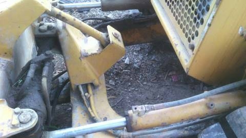 ขายแทรกเตอร์ KOMATSU D20-6 ตีนเป็ด  สภาพสวยพร้อมใช้ติดต่อได้ที่คุณ อ๊อฟ พิจิตร 086-737-9991