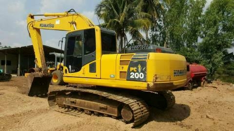 ขาย KOMATSU PC200 -8 สภาพสวยพร้อมใช้ ติดต่อ คุณ อ๊อฟ พิจิตร 086-737-9991