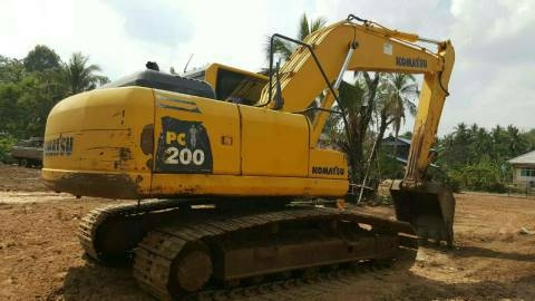 ขาย KOMATSU PC200 -8 สภาพสวยพร้อมใช้ ติดต่อ คุณ อ๊อฟ พิจิตร 086-737-9991