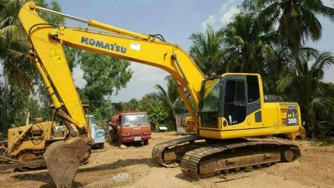 ขาย KOMATSU PC200 -8 สภาพสวยพร้อมใช้ ติดต่อ คุณ อ๊อฟ พิจิตร 086-737-9991