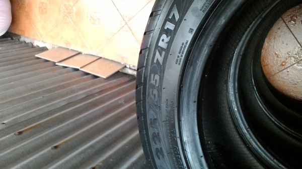 ขายยาง225/55/17 ดอกหนาๆเนื้อยางนิ่มๆ