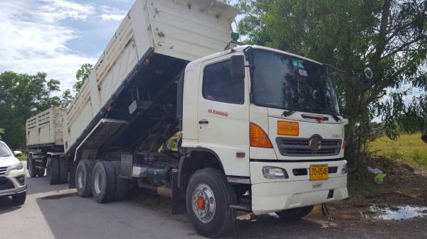 ขายรถพ่วง Hino Mega เครื่อง 320 แรง มี 4 พ่วง ปี 48,49 กระบะด้มพ์สามมิตร ลูก 2 เพลา รถพร้อมใช้งาน