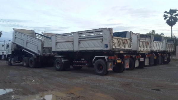 ขายรถพ่วง Hino Mega เครื่อง 320 แรง มี 4 พ่วง ปี 48,49 กระบะด้มพ์สามมิตร ลูก 2 เพลา รถพร้อมใช้งาน