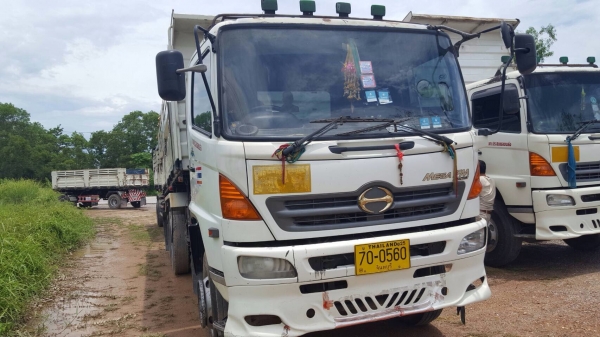 ขายรถพ่วง Hino Mega เครื่อง 320 แรง มี 4 พ่วง ปี 48,49 กระบะด้มพ์สามมิตร ลูก 2 เพลา รถพร้อมใช้งาน