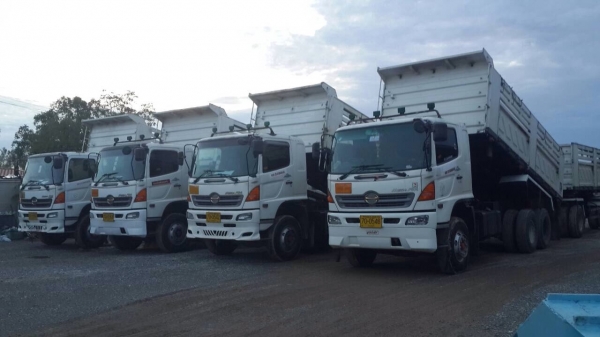ขายรถพ่วง Hino Mega เครื่อง 320 แรง มี 4 พ่วง ปี 48,49 กระบะด้มพ์สามมิตร ลูก 2 เพลา รถพร้อมใช้งาน