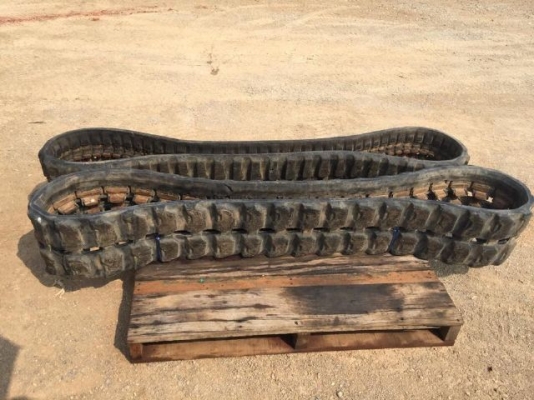 ขายแทรคยาง ใช้กับ รถขุด KOMATSU PC20 นำเข้าจากญี่ปุ่น ติดต่อ 081-2990958/089-8368497 (เจ้าของขายเอง)