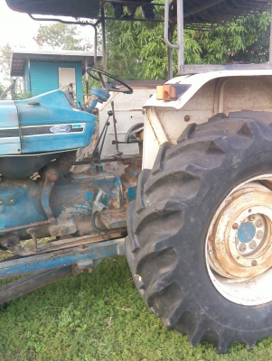 ขายรถไถฟอร์ด 6600 เสื้อลาย อุปกรณ์ดันหน้า หางเจ็ด เล่มทะเบียนพร้อม