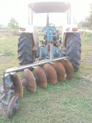 ขายรถไถฟอร์ด 6600 เสื้อลาย อุปกรณ์ดันหน้า หางเจ็ด เล่มทะเบียนพร้อม