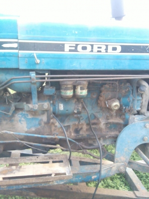 ขายรถไถฟอร์ด 6600 เสื้อลาย อุปกรณ์ดันหน้า หางเจ็ด เล่มทะเบียนพร้อม